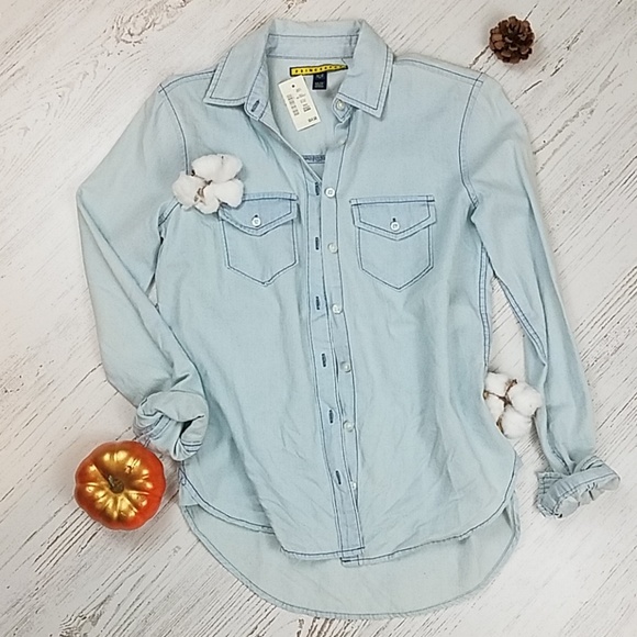 Prince & Fox Chambray Button Down Shirt - Picture 4 of 4